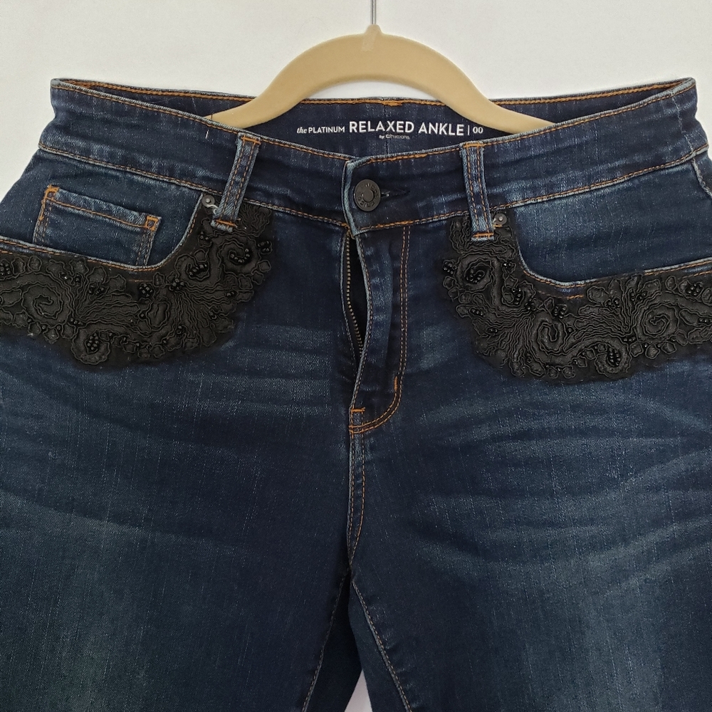 Chicos Size 00.The Platinum Relaxed Ankle Jeans with Embellishment on 4 pockets.